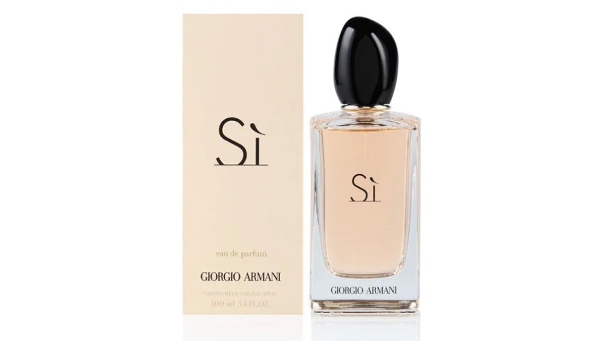 عطر جورجیو آرمانی سی(Giorgio Armani Si)  10 تا از محبوب‌ترین عطرهای زنانه