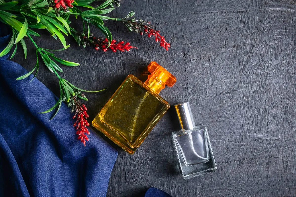 چطور عطر خود را برای تمام روز ماندگار کنیم؟